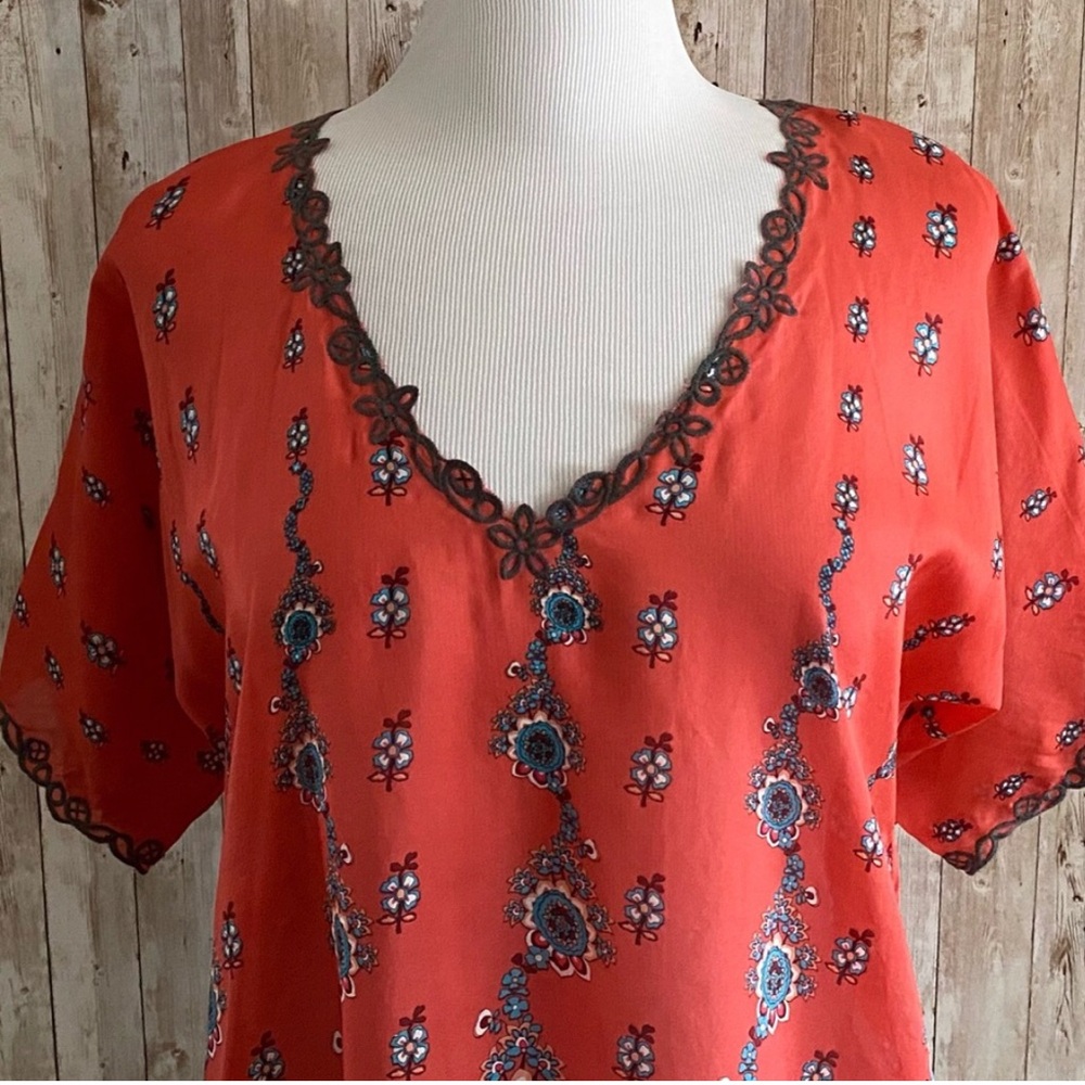 Johnny Was silk floral tunic with pockets - Picture 2 of 5